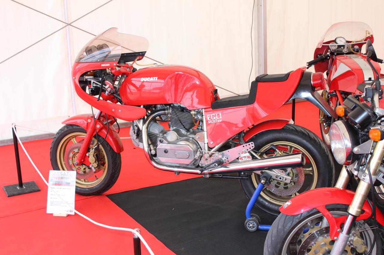 Ducati... 900SS
